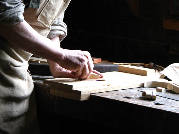 Nuestro equipo de profesionales cuenta  con muchos años de contrastada <strong>experiencia</strong> en el sector de la <strong>carpintería de madera en Liédena</strong>.